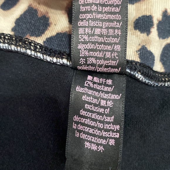 Victoria secret leggings women’s small animal print and black bottoms - Picture 8 of 10